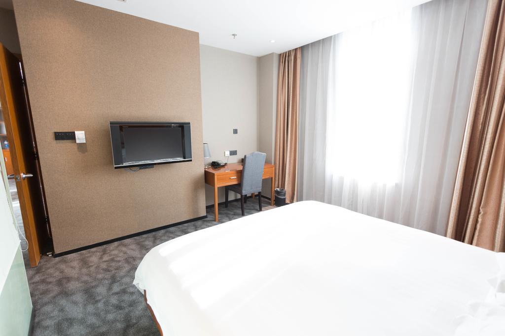 Radiance Hotel Shanghai Exterior photo