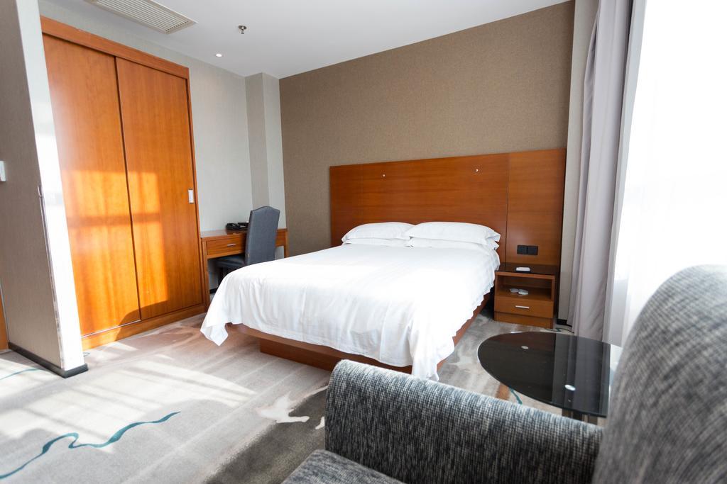 Radiance Hotel Shanghai Exterior photo