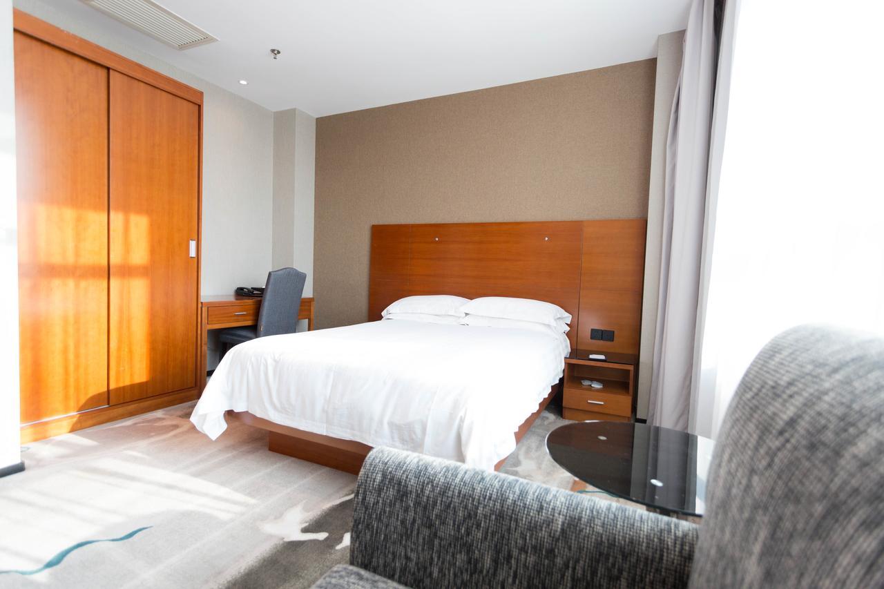 Radiance Hotel Shanghai Exterior photo
