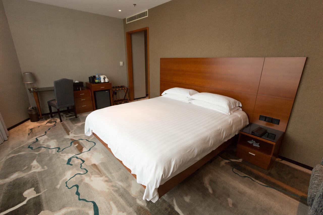 Radiance Hotel Shanghai Exterior photo