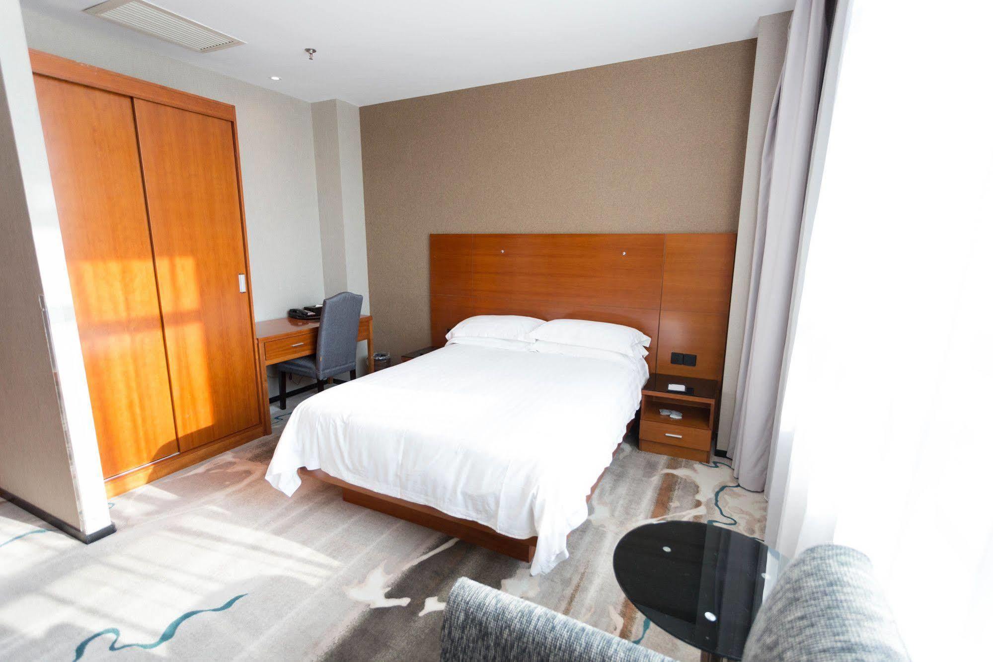 Radiance Hotel Shanghai Exterior photo