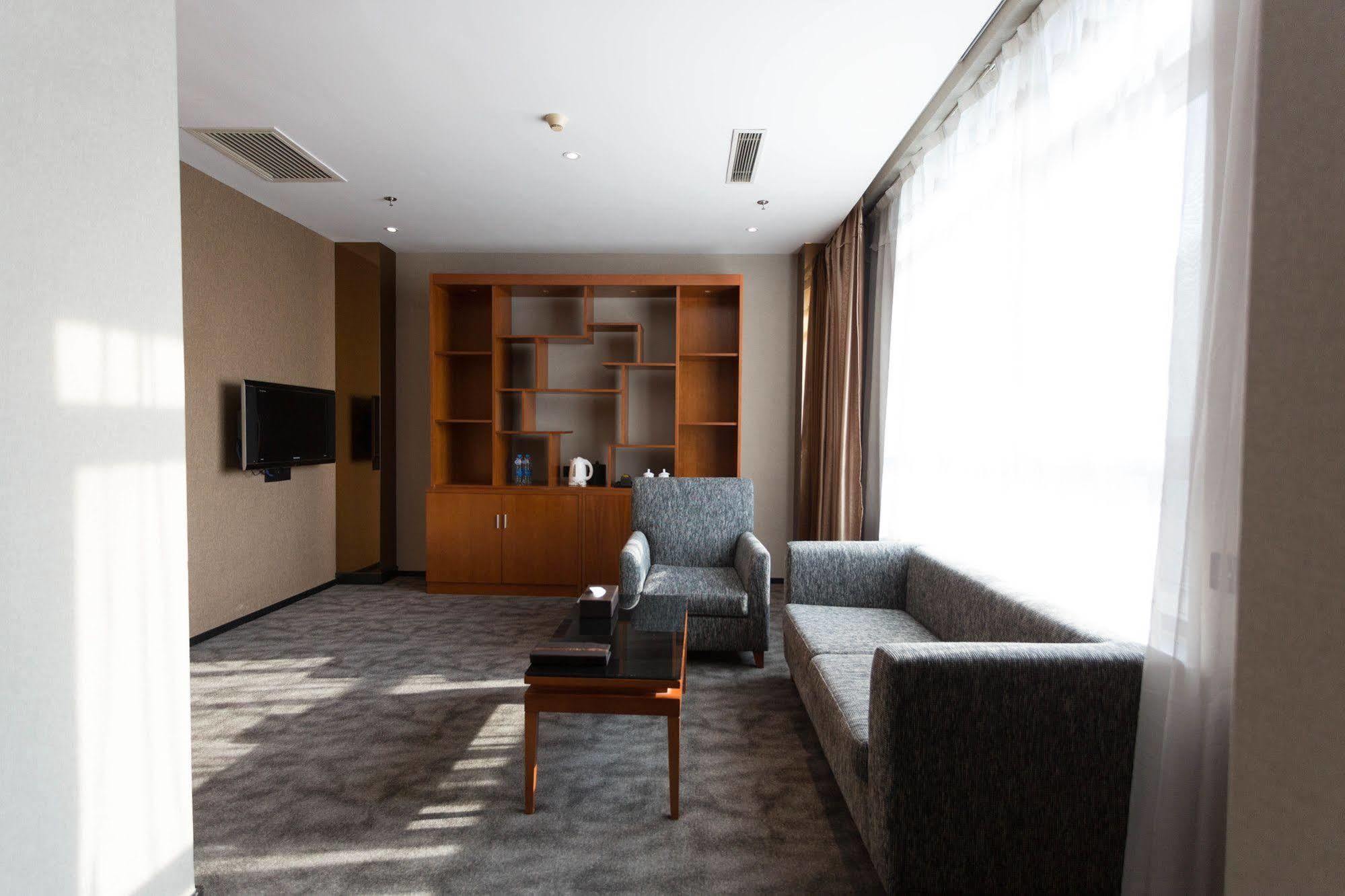 Radiance Hotel Shanghai Exterior photo