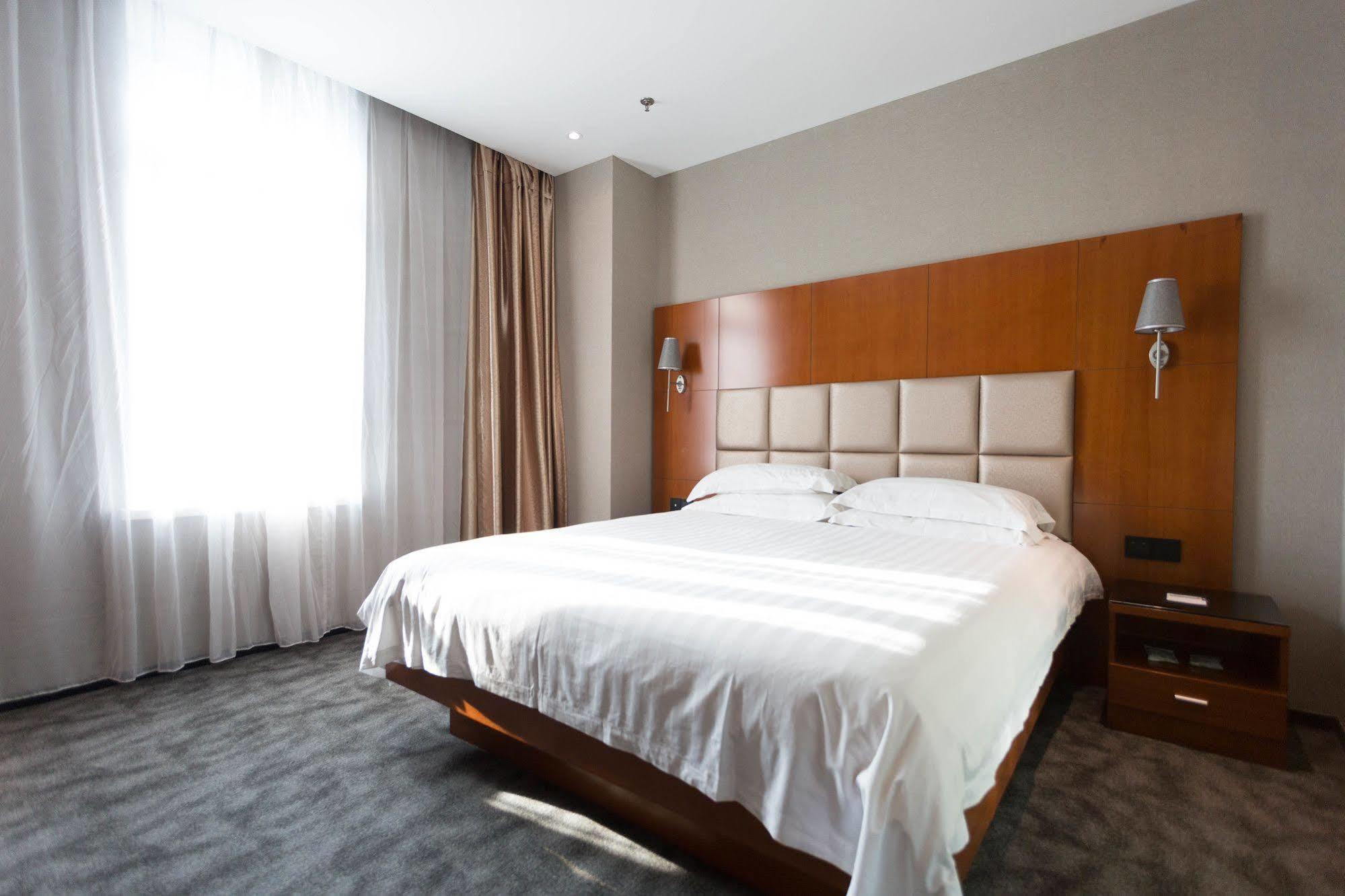 Radiance Hotel Shanghai Exterior photo