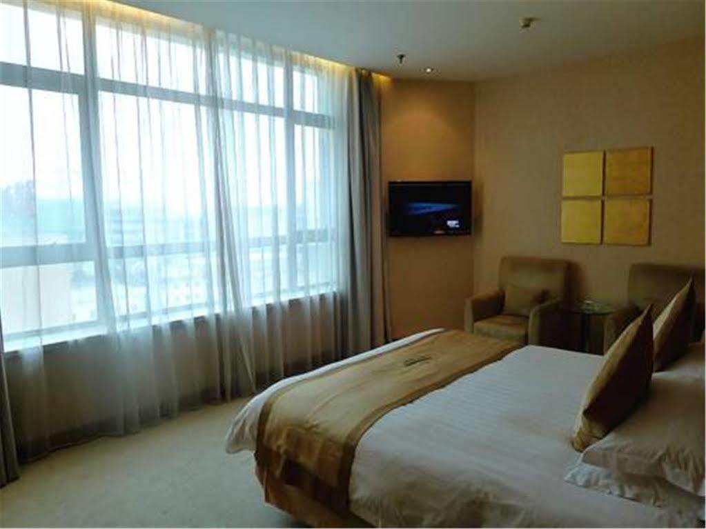Radiance Hotel Shanghai Exterior photo