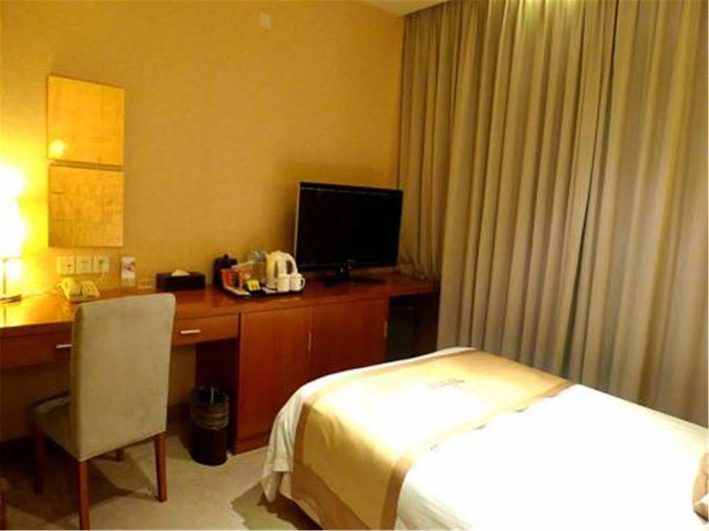 Radiance Hotel Shanghai Exterior photo