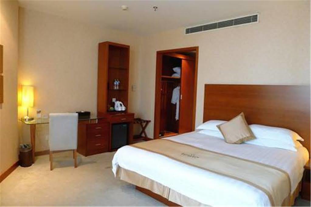 Radiance Hotel Shanghai Exterior photo